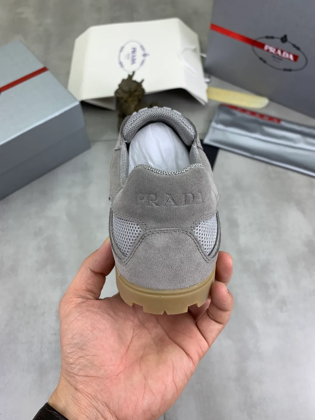 Men's men's shoes 💰P520💰 [New style] popular models are on the official website, 🆘 Trendy brand (Prada) mainly promotes popular models, avant-garde and versatile fashionable men's shoes private version mold opening, cowhide surface splicing 1:1.. Fashionable and simple, original imported cowhide lining cowhide feet; the atmosphere and personality are more fashionable, eye-catching and pursuing class. It will subvert the old idea and be a must-have for fashion trendsetters with you! Must keep it for yourself! Tall and comfortable, large and low, high-end quality workmanship. Code number: 38-45 3️⃣optional.